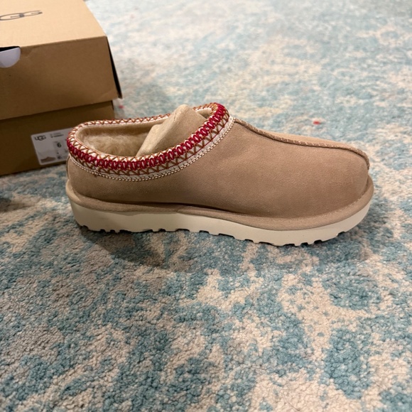 Brand New UGG Women's Tasman Ii Slipper, Sand/Dark Cherry - Picture 6 of 9